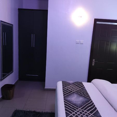 Crownedge Hotels Ikeja Buitenkant foto