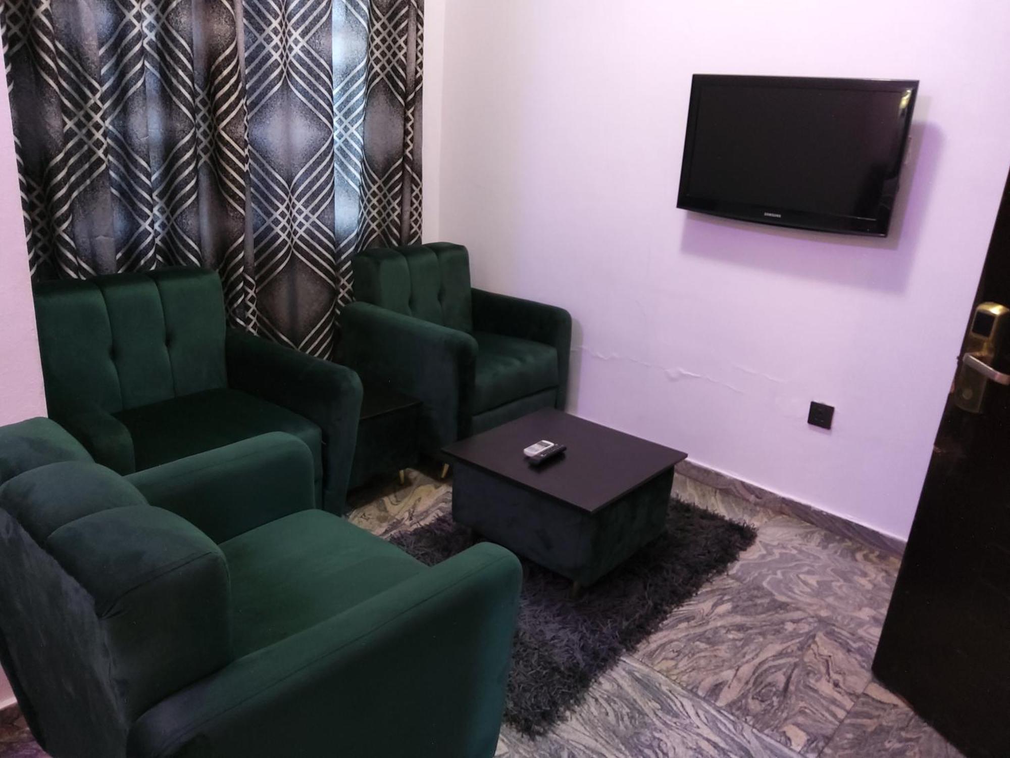Crownedge Hotels Ikeja Buitenkant foto