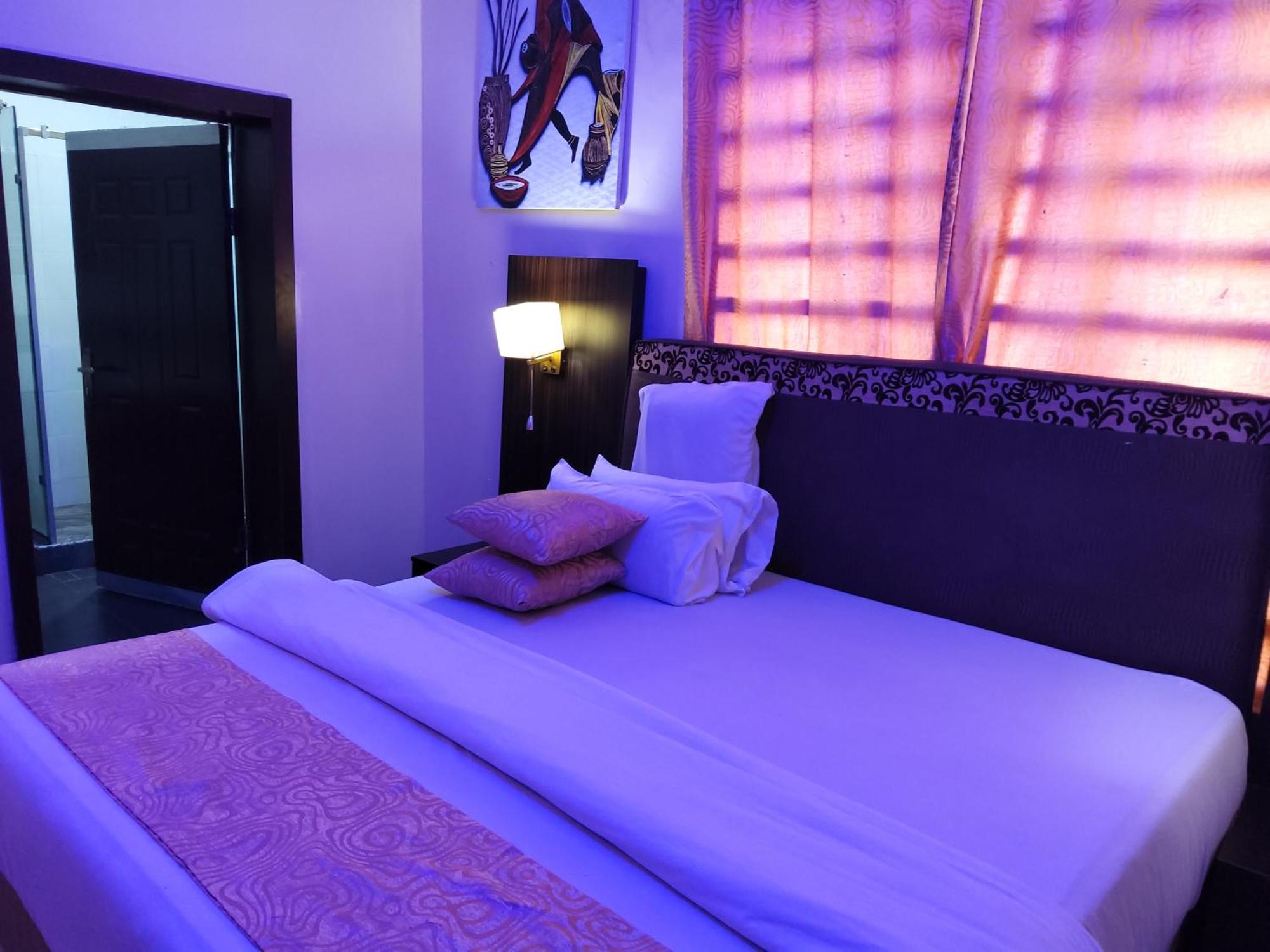 Crownedge Hotels Ikeja Buitenkant foto