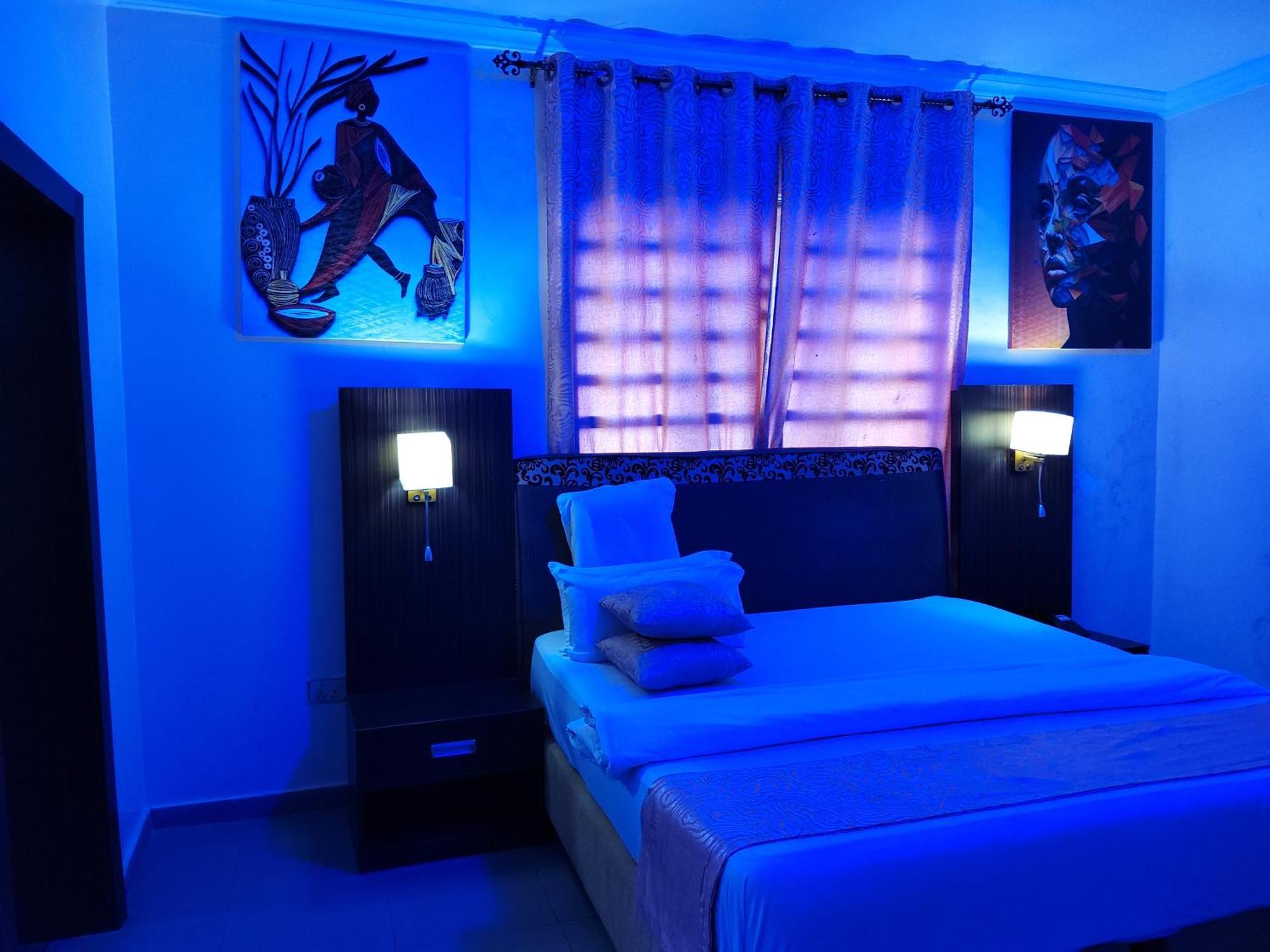 Crownedge Hotels Ikeja Buitenkant foto