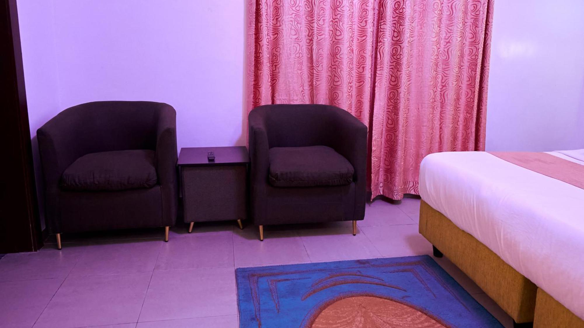 Crownedge Hotels Ikeja Buitenkant foto