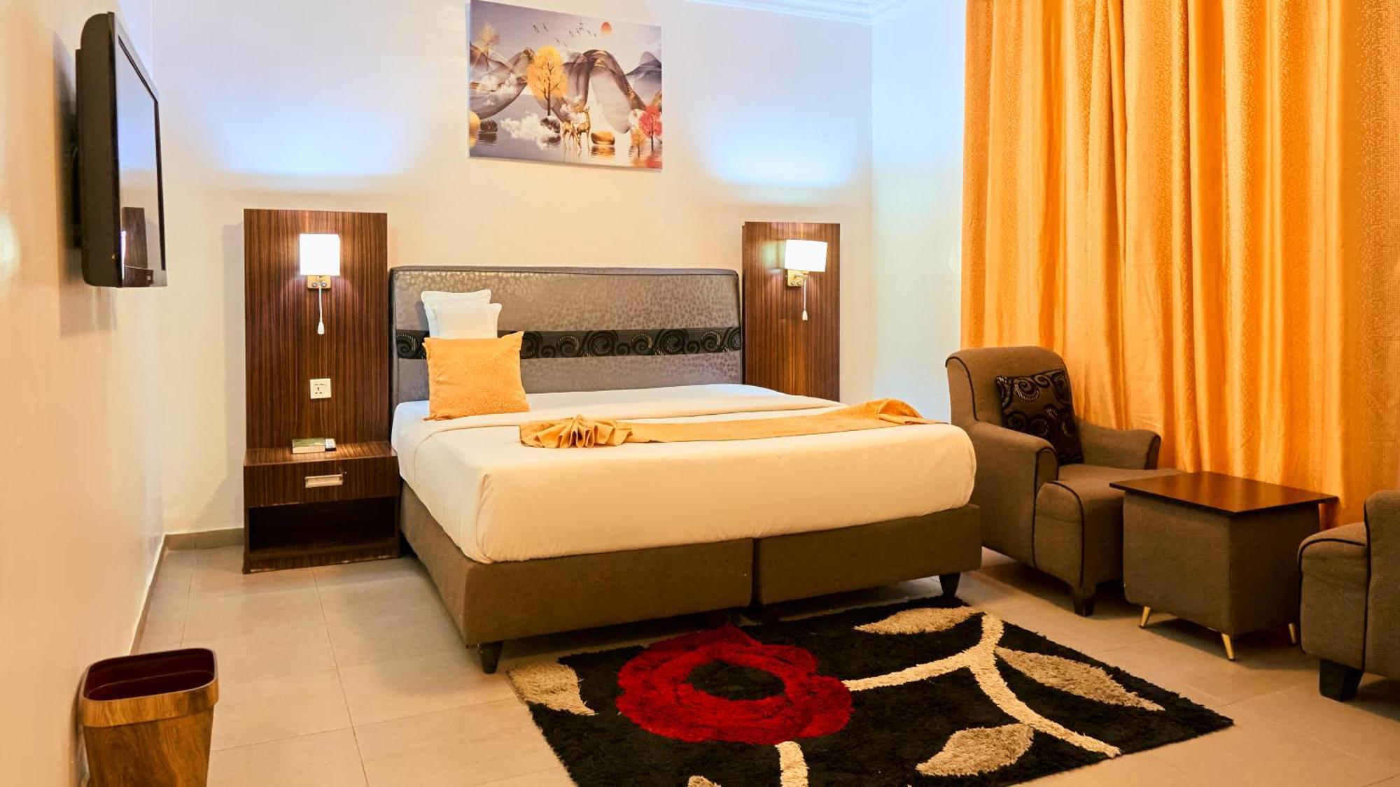 Crownedge Hotels Ikeja Buitenkant foto