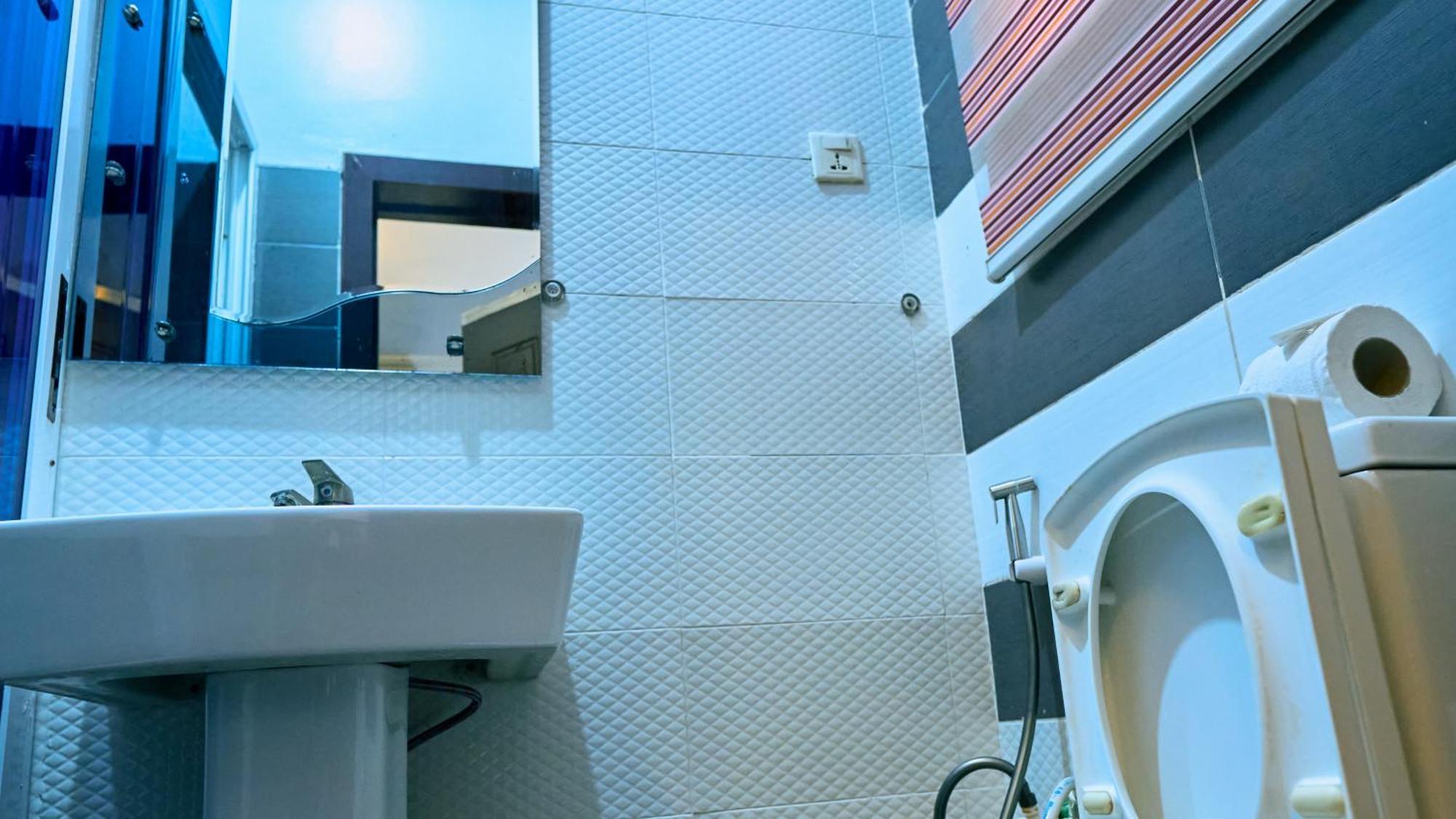 Crownedge Hotels Ikeja Buitenkant foto
