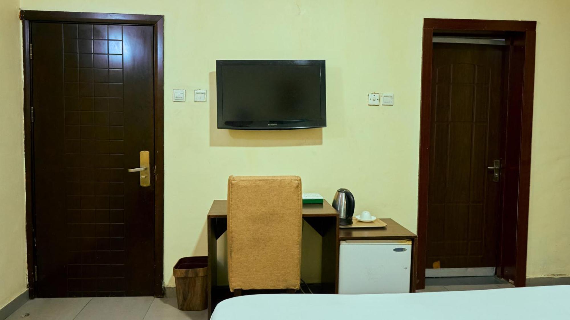 Crownedge Hotels Ikeja Buitenkant foto